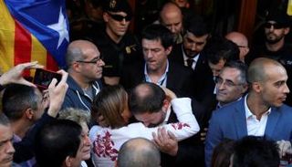 الشرطة تلقي القبض على قيادات انفصالية بكتالونيا