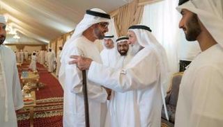 الشيخ محمد بن زايد آل نهيان يعزي أسرة الشهيد خالد الشحي