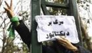 "مرگ بر ديكتاتور".. شفرة هتافات إيران تتخطى الفارسية