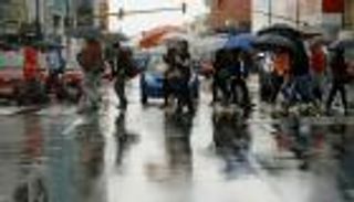 بريطانيا تحذر مواطنيها من اقتراب العاصفة "إلينور" 