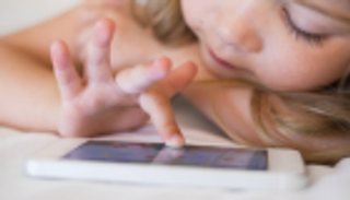 "صحة دبي" تحذر من الاستخدام المفرط للهواتف الذكية