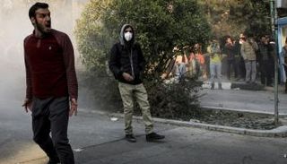 جانب من مظاهرات طلبة الجامعة بإيران