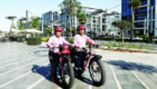 "إسعاف دبي" تدشن خدمة الدراجات الهوائية للحالات النسائية