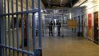 هاتف لكل سجين.. مبادرة فرنسية للتصدي لتهريب المحمول