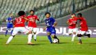 الأهلي يقترب من صدارة الدوري المصري بالفوز على النصر