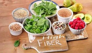 البقوليات والخضروات الورقية غنية بالألياف