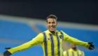 عماد متعب يطيح بنايف هزازي خارج التعاون