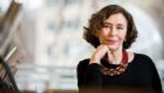 آذار نفيسي.. أن تكتب من خارج أسوار إيران