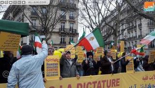 مظاهرة أمام سفارة إيران في فرنسا تطالب بإسقاط نظام الملالي