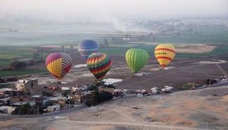 رحلات المنطاد فوق الأقصر -أرشيفية