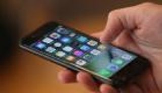 اعتذار "أبل" بسبب "البطاريات" يكلّفها 10 مليارات دولار