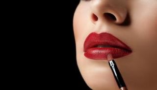أحمر شفاه-أرشيفية