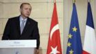 أردوغان يرتبك بسؤال صحفي فرنسي عن سوريا