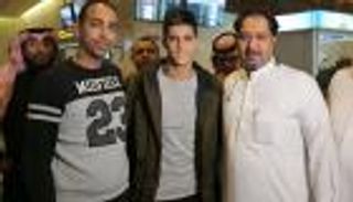 أحمد الشيخ يصل الدمام للانضمام للاتفاق
