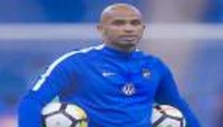 الهلال السعودي يحتفل بالحبسي بعد فوز عمان بخليجي 23