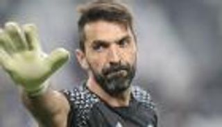 شرط وحيد يمنح بوفون فرصة معادلة رقم مالديني التاريخي