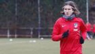 فيليبي لويس يحاول اللحاق بمواجهة إيبار