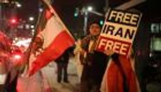 خبير: احتجاجات إيران "فاتورة" مغامرات الملالي بالمنطقة