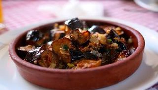 طبق المسقعة في الفرن