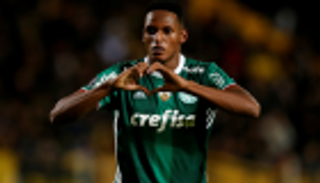 ياري مينا ينتظر حسم برشلونة