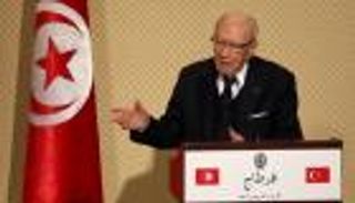 الشرطة تفرق احتجاجا ضد زيادة للأسعار في تونس