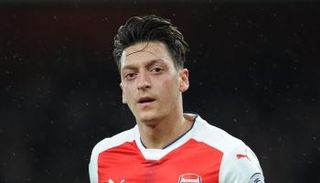 مسعود أوزيل لاعب أرسنال