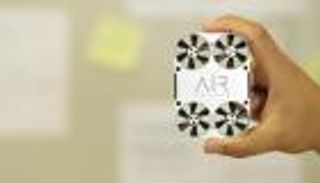 التقط سيلفي بـ"عيون العصافير"