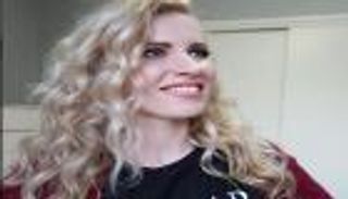 صاحبة الطبعة الأمريكية من أغنية "3 دقات" تتعرض لحادث