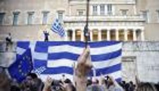 محتجون على إجراءات التقشف يقتحمون وزارة العمل اليونانية