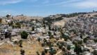 إسرائيل تشرع في إقامة جسر سياحي للمشاة يصل لمحيط الأقصى