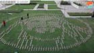 رسم تشكيلي للشيخ زايد بـ"مصابيح الإنارة"