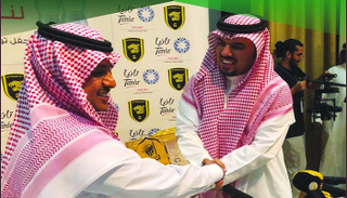 توقيع عقد الرعاية