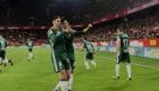 برشلونة ينصب شباكه للتعاقد مع لاعب ريال بيتيس