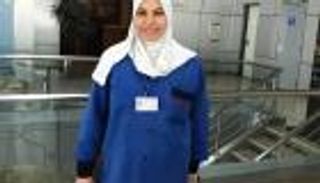 "موزة" تعيد ذهبا وأموالا عثرت عليها بمطار القاهرة