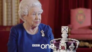 الملكة إليزابيث في فيلم "التتويج"