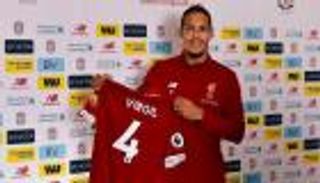 الكشف عن سر اكتفاء فان ديك باسمه الأول على قميصه