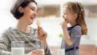 4 خطوات للاعتناء بعظام أبنائك.. لا تهمليها