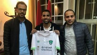 مؤمن زكريا بقميص الأهلي السعودي