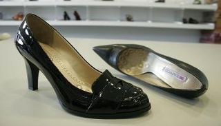 الحذاء مرتبط برقاقة تحفز المخ لإطلاق الفرمونات