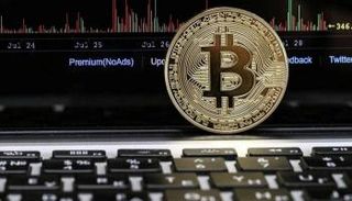 بيتكوين تهبط