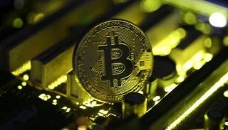 بيتكوين تتأرجح - رويترز