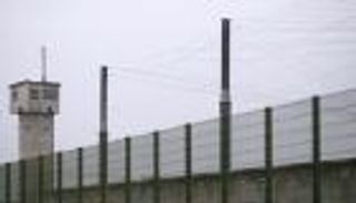 سجين "إرهابي" يصيب 7 حراس بجروح في فرنسا 