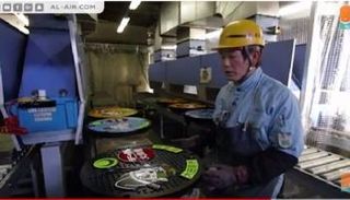 اليابان تحول أغطية المجارير لقطع فنية