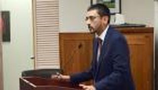 بالفيديو.. أول وزير مسلم للتعليم في كاليفورنيا