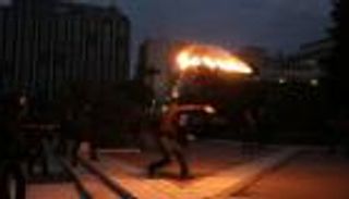 اليونان.. الشرطة تفرق محتجين على إصلاحات مالية وعمالية