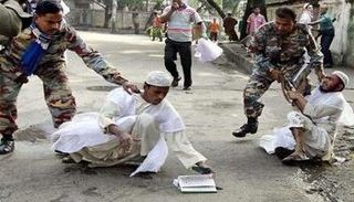 قوات الأمن في ميانمار تعتدي على مسلمي الروهينجا - أرشيفية