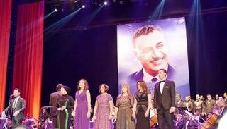 الفنانون المشاركون في الاحتفالية