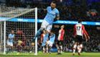 مانشستر سيتي يمدد عقد مدافعه نيكولاس أوتامندي