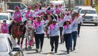 مسيرة فرسان القافلة الوردية