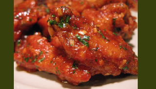 أجنحة الدجاج بصوص البافلو